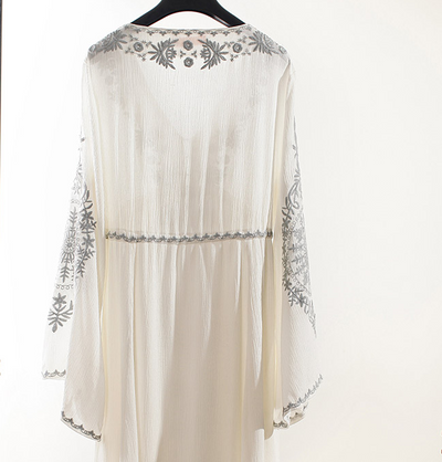 Vestido Largo de Cuello en V con Bordados Artesanales - Image 5