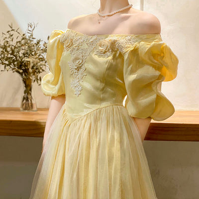 Vestido de Satén Elegante con Falda Princesa y Detalles de Malla - Image 6