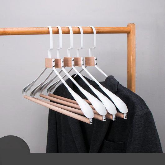 Perchero de Lujo Minimalista con Hombros Anchos en Hierro y Madera - Image 17