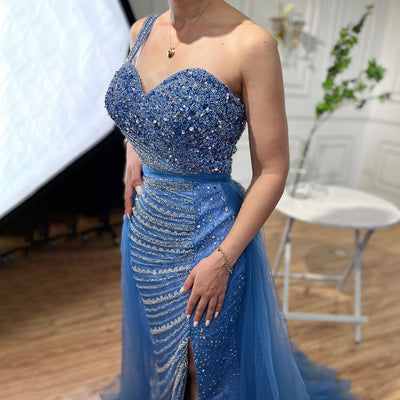 Vestido Fishtail Azul con Hombros Descubiertos y Cuentas Artesanales - Image 33
