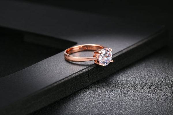 Anillo de Oro Rosado con Circonita Brillante