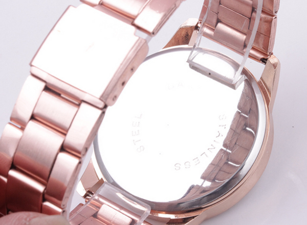 Reloj de Acero con Diamantes y Movimiento de Cuarzo