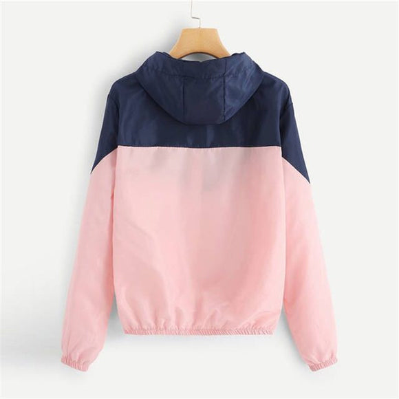 Chaqueta protectora solar para mujer con capucha y costuras bicolor