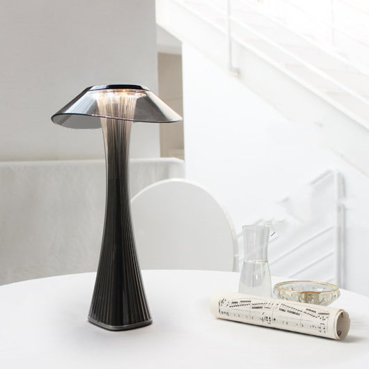 Lámpara de Mesa Elegante con Base Angosta - Image 5