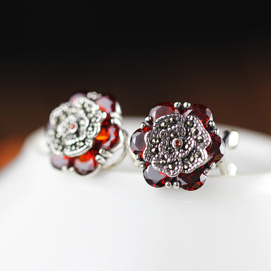Aretes de Granate Rojo con Cierre de Argolla para Mujer - Image 3