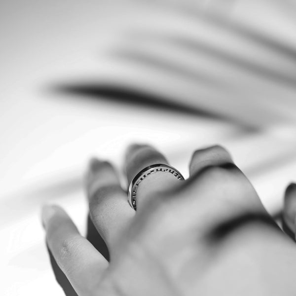 Anillo Minimalista de Diseño para Hombre y Mujer