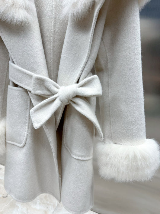 Abrigo de Invierno para Mujer en Lana de Oveja con Corte Ajustado - Image 16