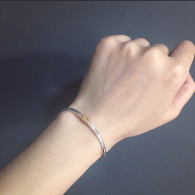 Pulsera de Plata Artesanal Japonesa con Cara Sonriente Dorada