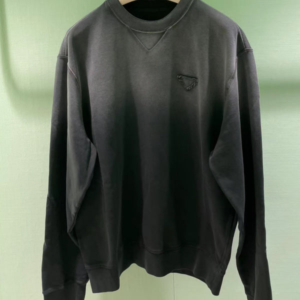 Suéter Cuello Redondo Degradado Gris Desgastado Triángulo Invertido Unisex
