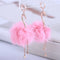 Aretes Flamingo Elegantes con Bola de Pelaje Realista