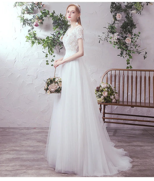 Vestido de Novia Minimalista con Falda de Tul y Cola Delicada - Image 9