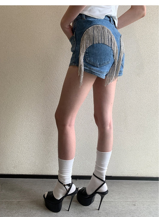 Shorts de Mezclilla con Cadena de Borlas y Strass - Image 11