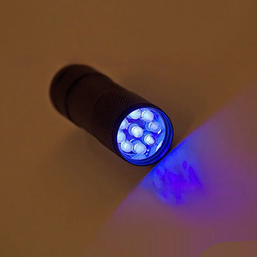 Linterna LED Ultravioleta Portátil de Detección de Luz Morada - Image 12