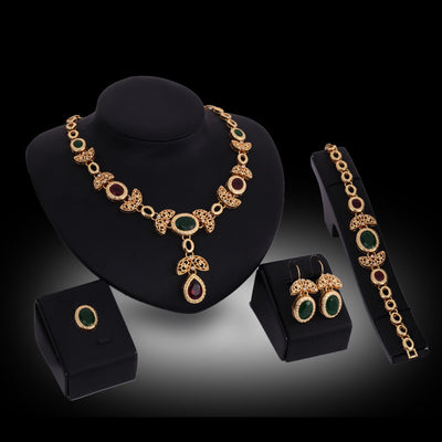Juego de Joyería Completo: Collar, Aretes, Anillo y Pulsera