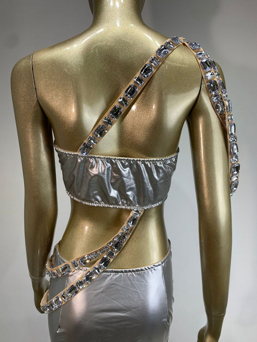 Traje Vestido Brillante con Cristales Decorativos - Image 15