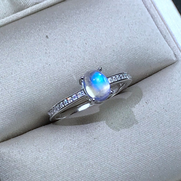 Anillo de Piedra Luna Azul Natural en Plata 925 - Diseño Minimalista