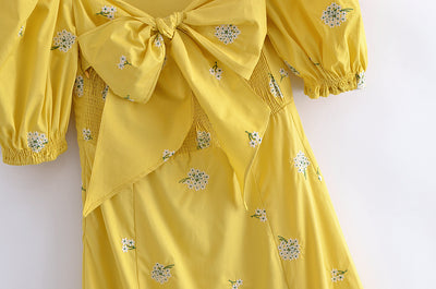 Vestido Floral con Escote Cuadrado y Moño en la Espalda - Image 4