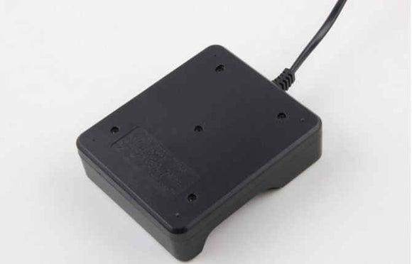 Cargador Inteligente de 4 Ranuras para Baterías 18650 con Cable Incluido