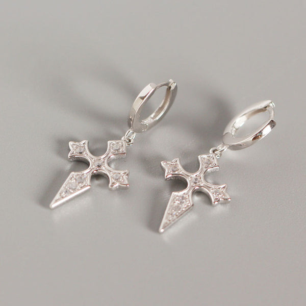 Aretes de Diamante Estilo Barroco con Cruz - Image 4