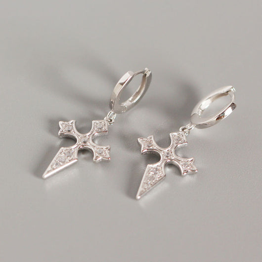Aretes de Diamante Estilo Barroco con Cruz - Image 4