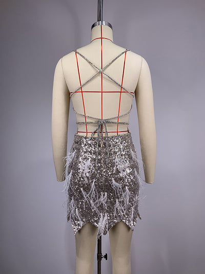 Vestido de Verano con Lentejuelas, Plumas y Borlas Espalda Descubierta - Image 11