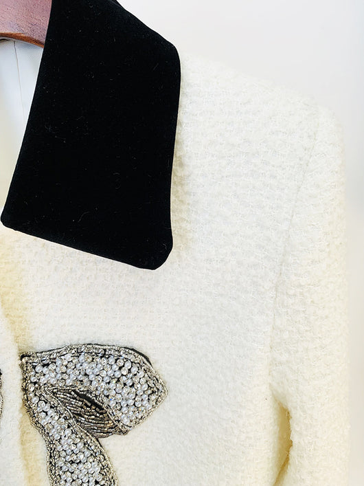Abrigo de Invierno con Moño y Detalles Perlados - Image 11