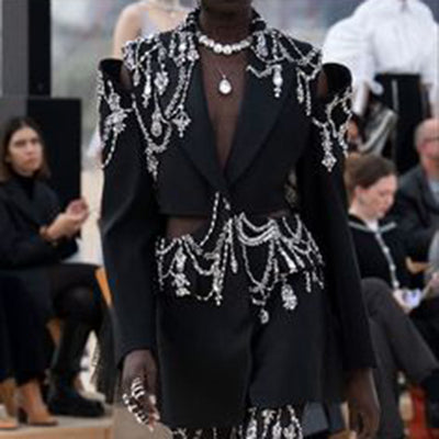 Chaqueta Elegante Calada sin Espalda para Profesionales de Uñas - Image 7