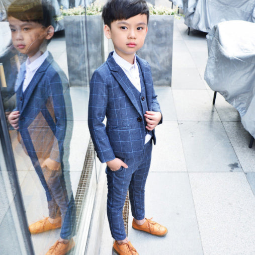 Conjunto Infantil de Tres Piezas: Estilo y Comodidad