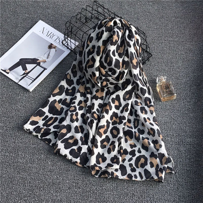 Pañuelo de Gasa Estampado Leopardo para Mujer - Image 3