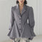 Blazer Elegante Cintura Ajustada con Dobladillo Floral Backless