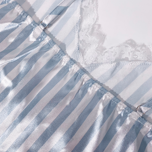 Pijama de Satén con Escote V y Encaje Calado Sexy - Image 16