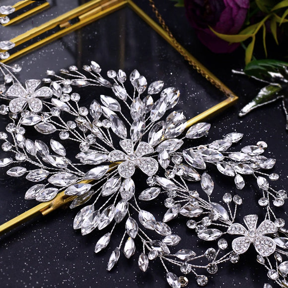 Diadema Nupcial con Cristales Brillantes y Flores de Aleación