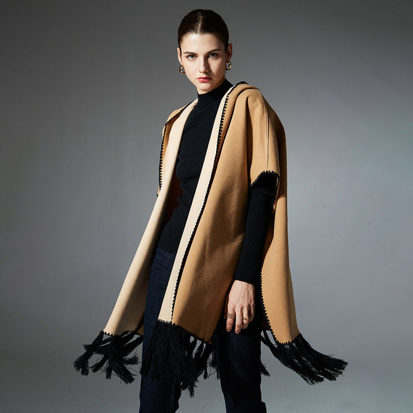 Poncho Hoodie con Borlas - Abrigo Versátil para Otoño e Invierno
