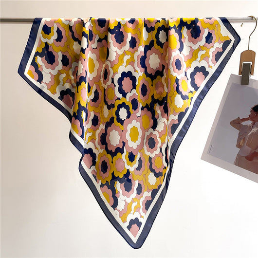 Pañuelo de Seda Artificial Cuadrado para Mujer con Degradado de Flores - Image 6