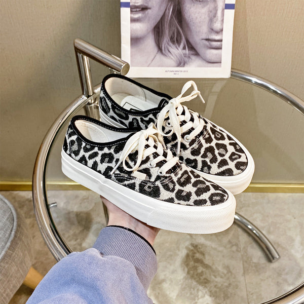 Tenis Casuales con Estampado de Leopardo Coreano en Negro y Blanco