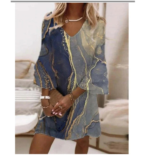 Vestido V-Neck con Volantes y Estampado de Mármol Dorado - Image 12
