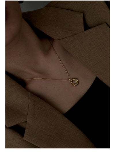 Collar Cadena Hueso de Serpiente Oro con Dije Redondo Irregular para Mujer - Image 8