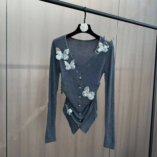 Cardigan de Lana Ajustado con Hebilla de Diamantes y Pliegues Elegantes