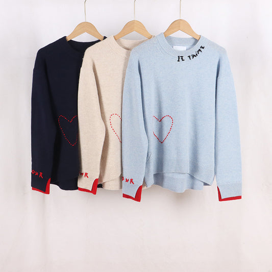 Suéter Tejido a Mano con Cuello Redondo y Mangas Combinadas - Diseño Love