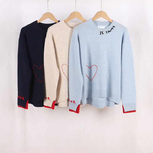 Suéter Tejido a Mano con Cuello Redondo y Mangas Combinadas - Diseño Love