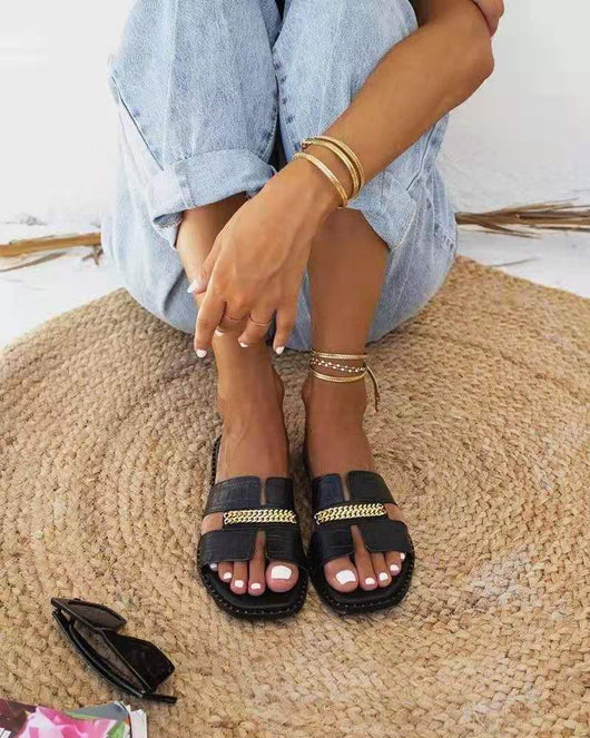 Sandalias Planas para Mujer con Cadena Dorada - Comodidad Casual de Playa - Image 9