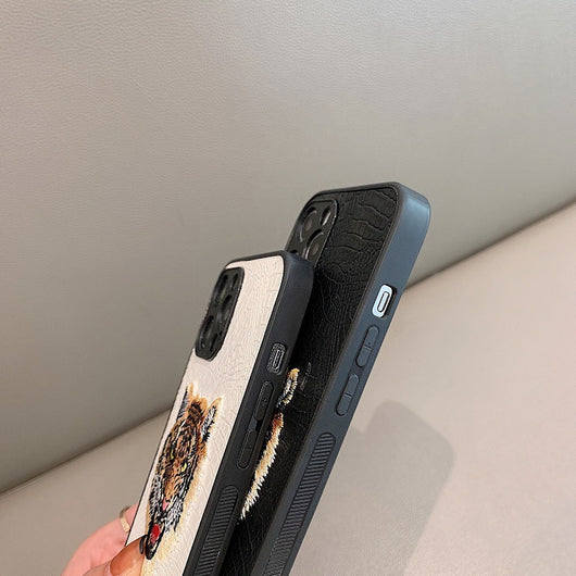 Funda para Teléfono de Cuero con Cabeza de Tigre Bordada - Image 15