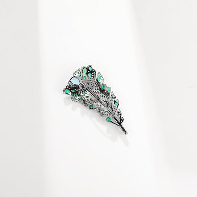 Broche de Cristal Verde Antiguo con Diseño de Pluma - Image 2