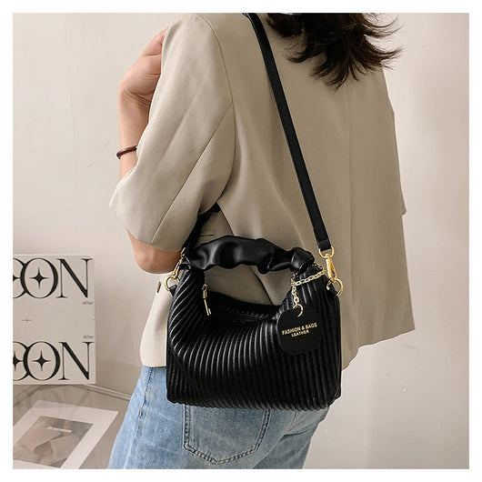 Bolsa Crossbody de Cuero PU con Pliegues Cloud - Elegante y Versátil - Image 23