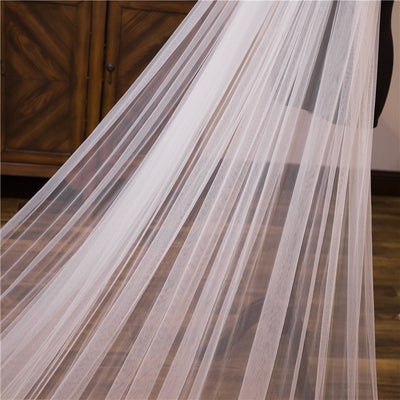 Peineta Nupcial con Lentejuelas y Encaje para Fotografía Profesional - Image 3