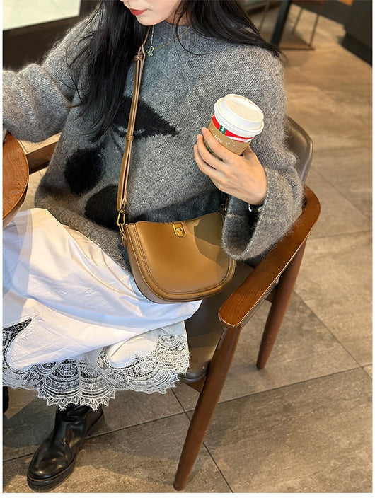 Bolso Mensajero de Cuero para Mujer - Diseño Minimalista y Versátil - Image 12