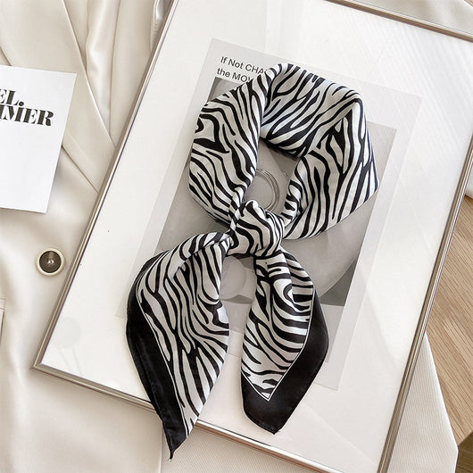 Pañuelo de Seda Cuadrado Rayas Blanco y Negro - Accesorio Versátil para Primavera - Image 11