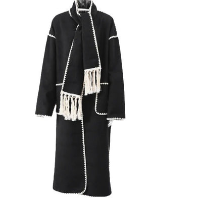 Abrigo Largo de Lana para Mujer con Detalles de Encaje y Borlas - Image 3