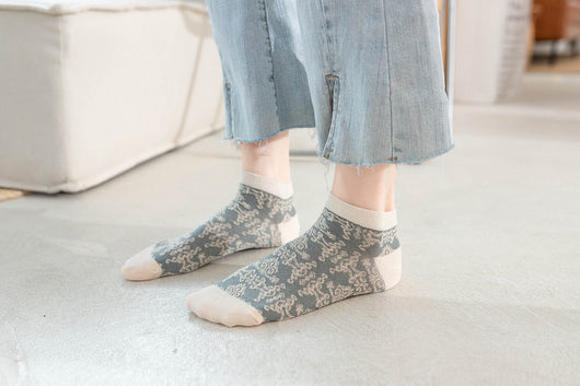 Calcetines de Malla Jacquard Ultrafinos para Mujer - Estilo Retro Ins - Image 18