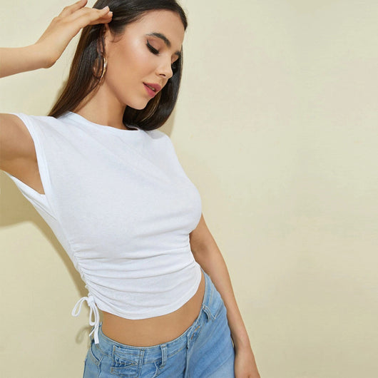 Blusa Blanca Clásica con Abertura Lateral y Manga Corta - Image 3